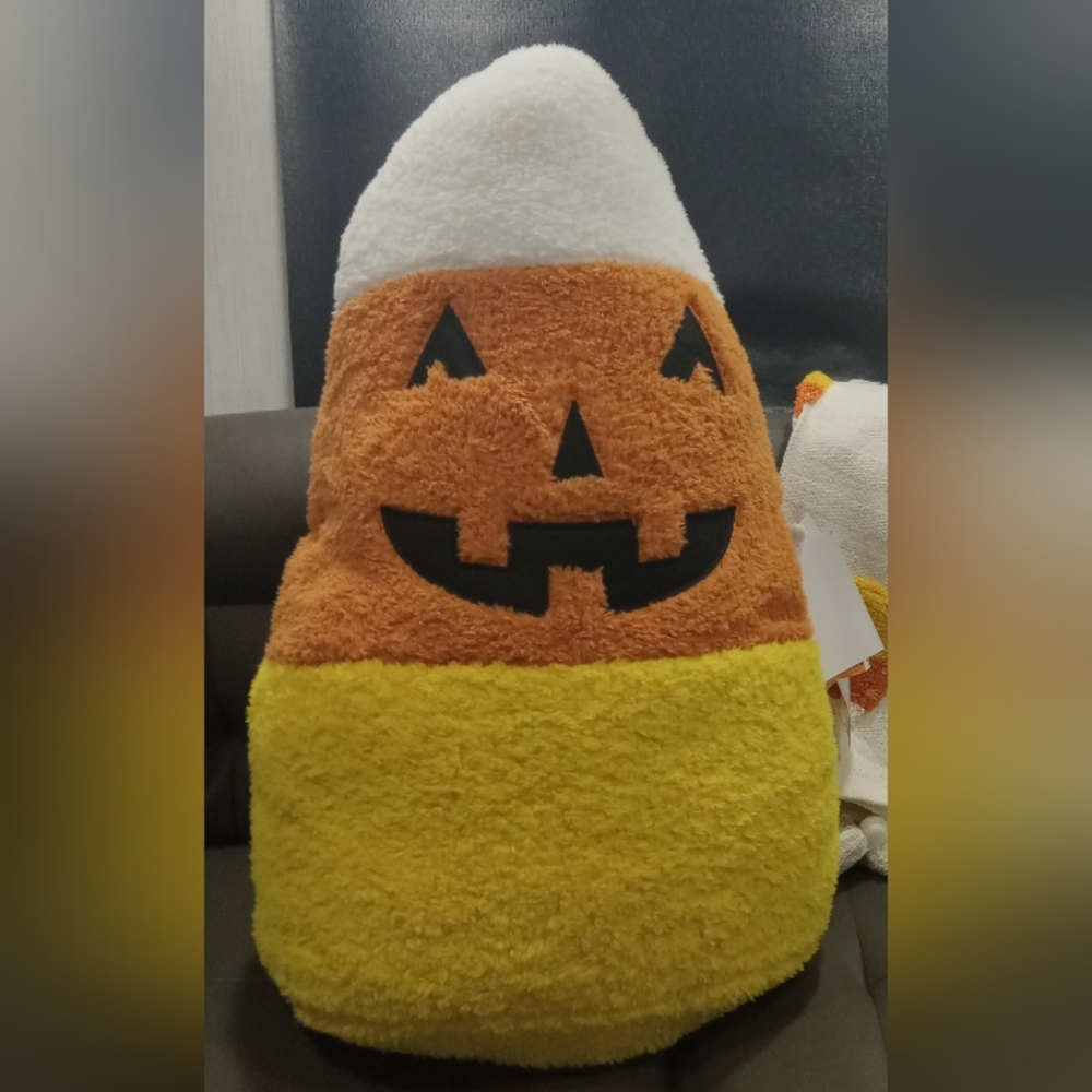 NWT Giant candy corn pillow , light up candy corn pillow , LED candy corn pillow